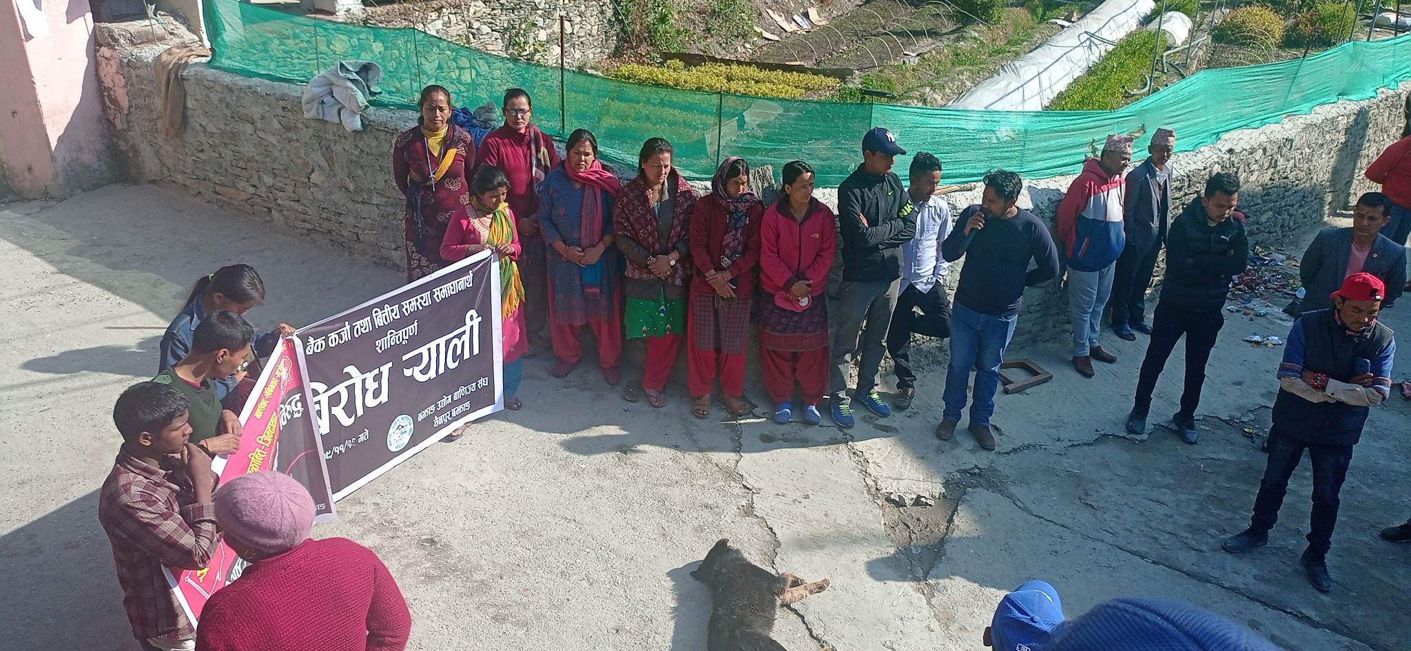 चर्को ब्याजदर विरुद्ध बझाङका उद्योगी व्यवसायीहरुले गरे शान्तीपूर्ण विरोध र्याली